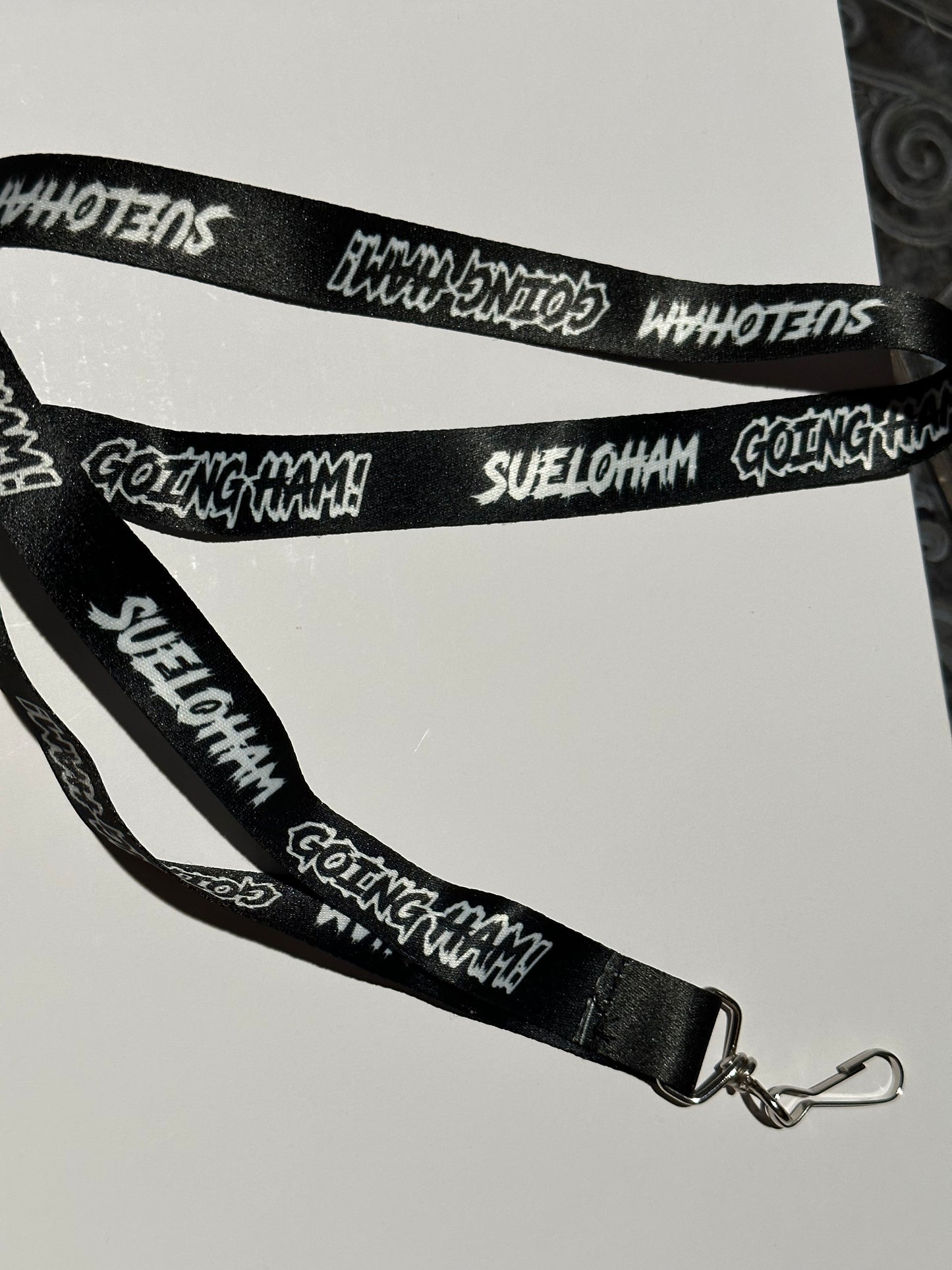 SUELOHAM KEYCHAIN (black)